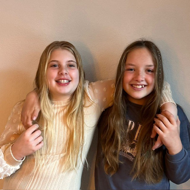Inzamelings actie van twee vriendinnen