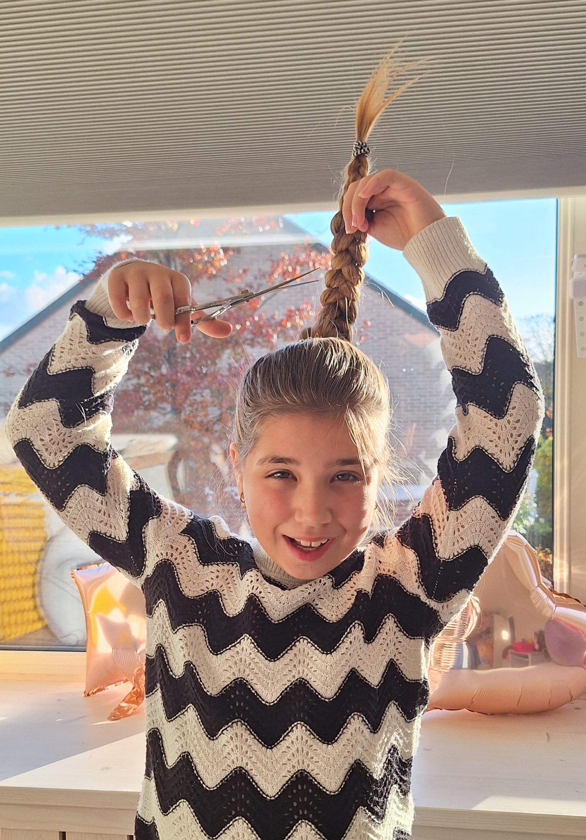 Een nieuw haarwerk!! Liza doneert haar haar, maakt u er werk van? 