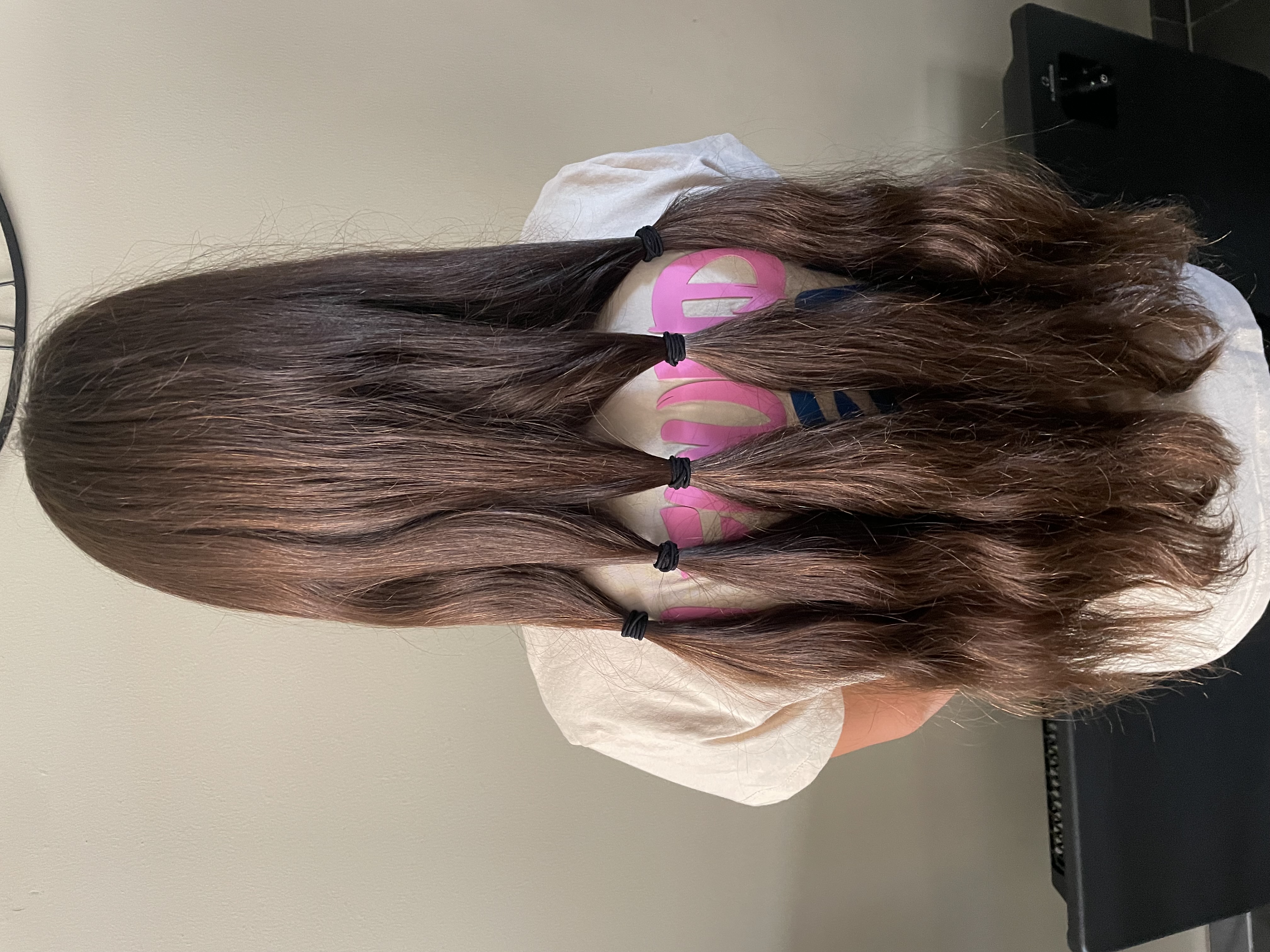 Help Nina om een haarwerk te doneren aan Stichting Haarwensen!!